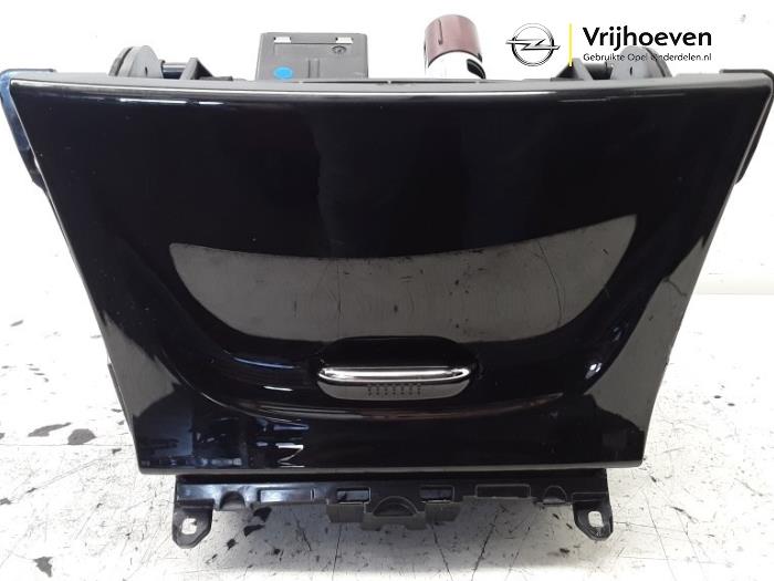 Używane Schowek Opel Mokka X 1.4 Turbo 16V Cena € 50,00 Procedura marży oferowane przez Autodemontage Vrijhoeven B.V.
