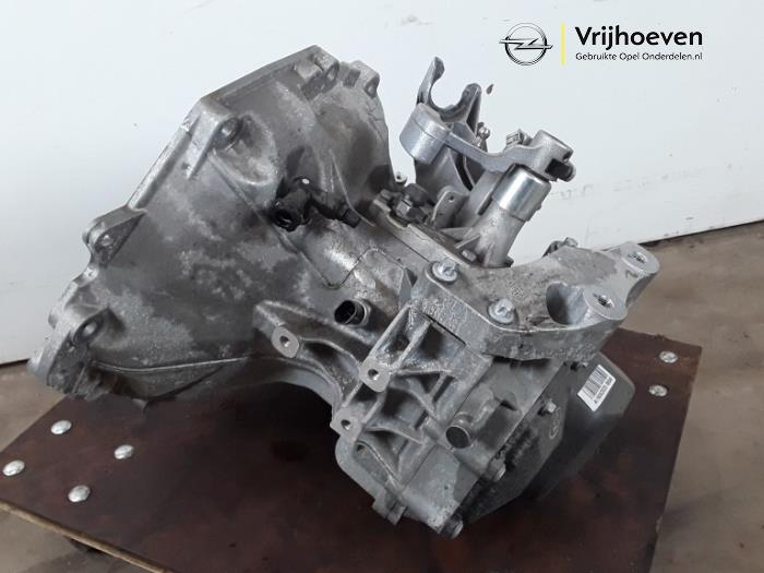 Gearbox Opel Corsa E 1.4 16V - 24586215 D14XEJ F17