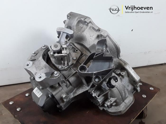 Gearbox Opel Corsa E 1.4 16V - 24586215 D14XEJ F17