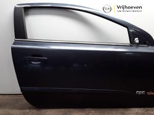 Używane Drzwi prawe wersja 2-drzwiowa Opel Astra H GTC (L08) 1.4 16V Twinport Cena € 50,00 Procedura marży oferowane przez Autodemontage Vrijhoeven B.V.