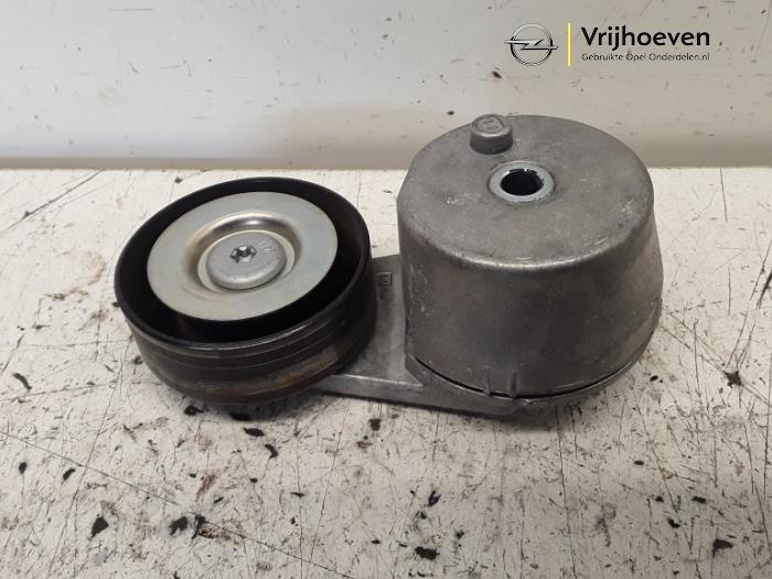 Usados Tensor correa múltiple Opel Astra K 1.4 16V Precio € 10,00 Norma de margen ofrecido por Autodemontage Vrijhoeven B.V.