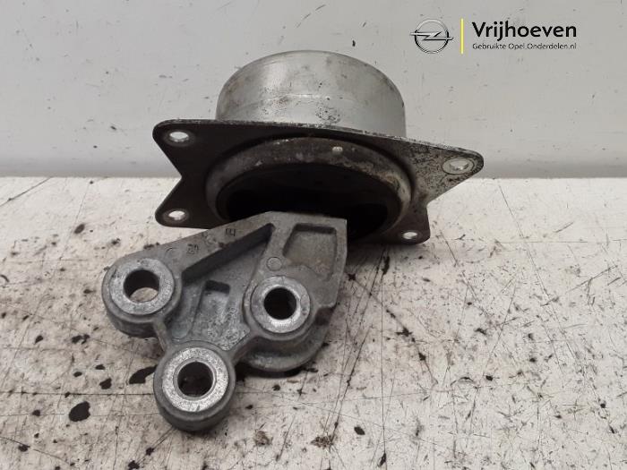 Engine mount from a Opel Vectra C GTS 2.2 16V DGI 2006
