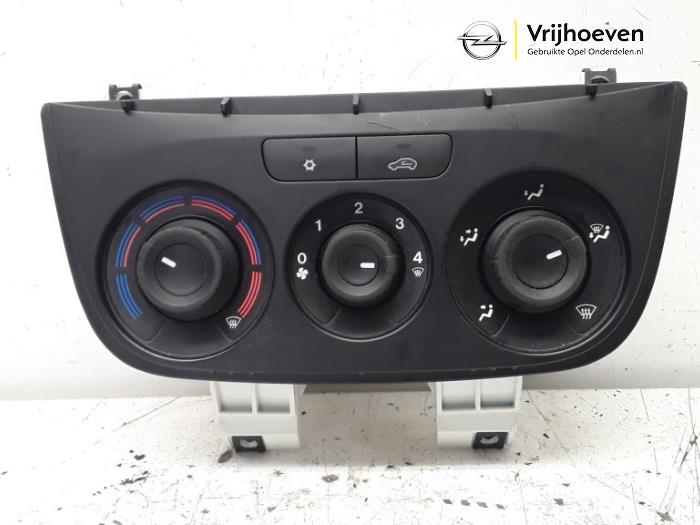 Heater control panel from a Opel Combo 1.6 CDTI 16V 2016