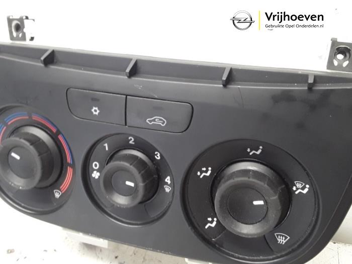 Heater control panel from a Opel Combo 1.6 CDTI 16V 2016