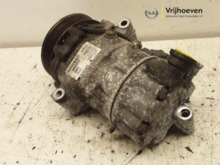 Air conditioning pump from a Opel Combo 1.6 CDTI 16V 2016