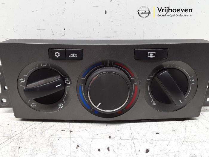 Heater control panel from a Opel Antara (LA6) 2.0 CDTI 16V 4x4 2007