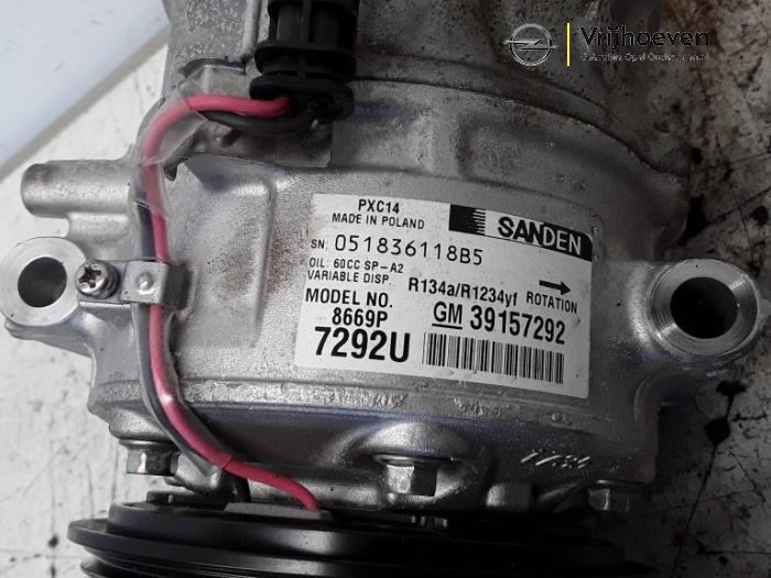 Air conditioning pump from a Opel Astra K 1.0 SIDI Turbo 12V 2019