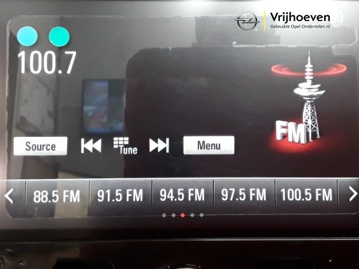 Radio from a Opel Corsa E 1.4 16V 2017