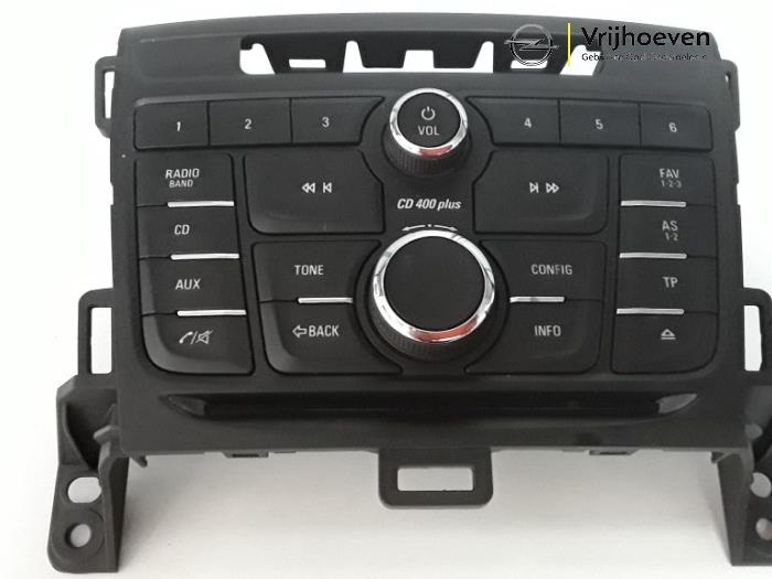 Panel de control de radio de un Opel Zafira Tourer (P12) 2.0 CDTI 16V 130 Ecotec 2014
