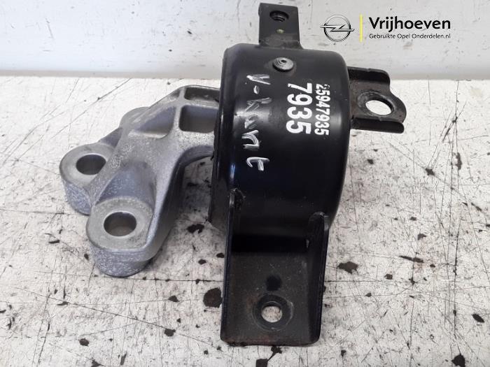 Engine mount from a Opel Mokka X 1.6 16V 2018
