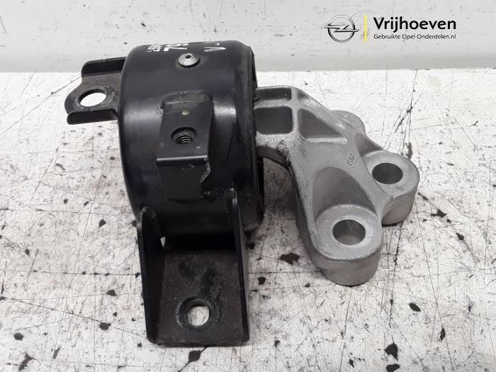 Engine mount from a Opel Mokka X 1.6 16V 2018