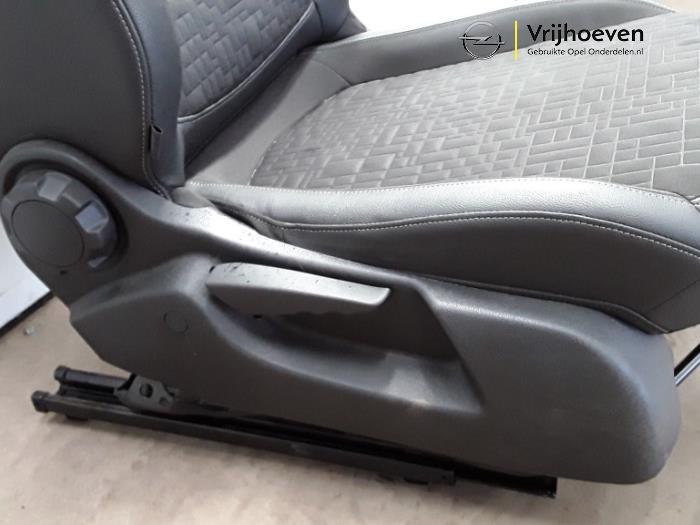 Fotel prawy z Opel Corsa E 1.4 16V 2015