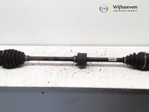 Usagé Arbre de transmission avant droit Opel Corsa C (F08/68) 1.4 16V Twin Port Prix € 40,00 Règlement à la marge proposé par Autodemontage Vrijhoeven B.V.