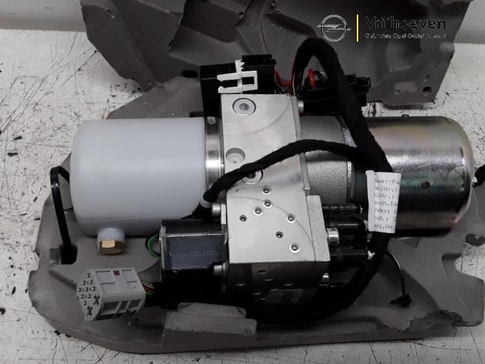 Cabriodach Motor van een Opel Cascada 1.6 SIDI Eco Turbo 16V 2014