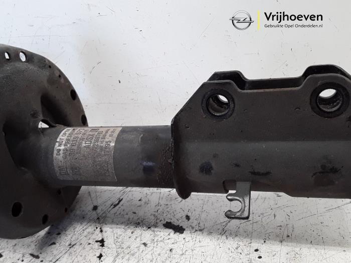 Fronts shock absorber, left from a Opel Astra K Sports Tourer 1.6 CDTI 110 16V 2017