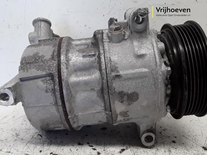Air conditioning pump from a Opel Astra K Sports Tourer 1.6 CDTI 110 16V 2017