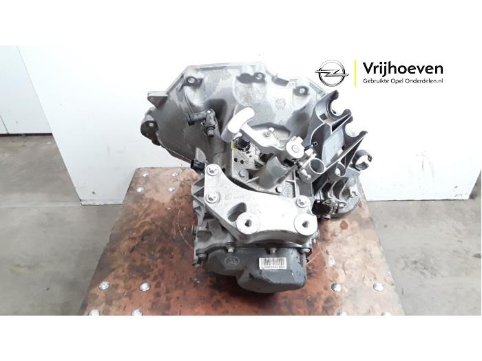 Gearbox Opel Corsa E 1.4 16V - 24586215 B14XER F17