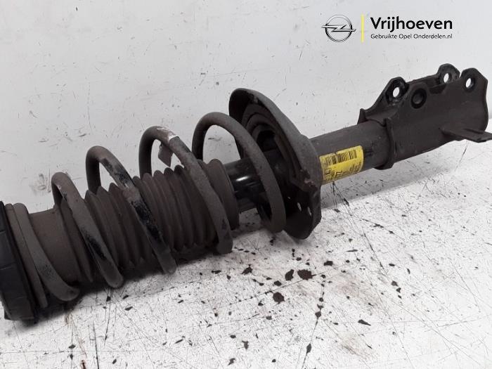 Opel Zafira C Front shock absorbers, left stock | ProxyParts.com