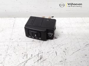 Used Height control switch Opel Corsa B (73/78/79) 1.2i 16V Price € 10,00 Margin scheme offered by Autodemontage Vrijhoeven B.V.