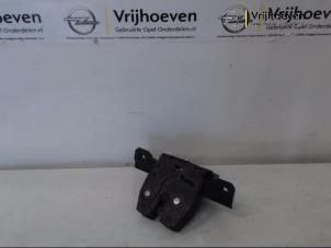 Used Tailgate lock mechanism Opel Zafira Tourer (P12) 2.0 CDTI 16V 130 Ecotec Price € 20,00 Margin scheme offered by Autodemontage Vrijhoeven B.V.