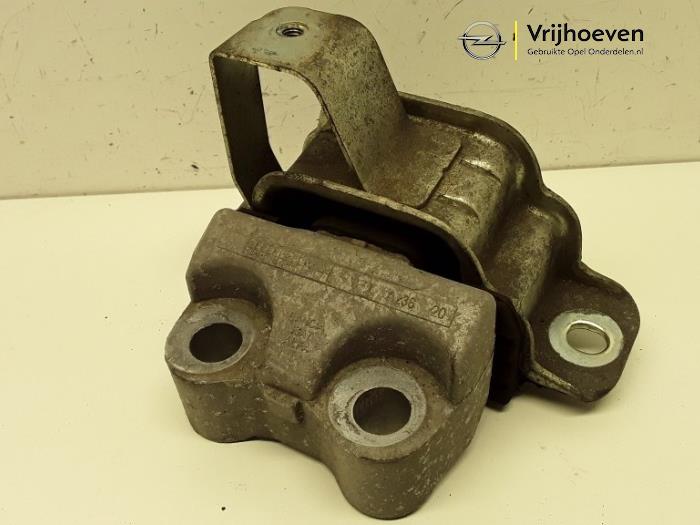Usagé Support moteur Opel Combo 1.3 CDTI 16V ecoFlex Prix € 30,00 Règlement à la marge proposé par Autodemontage Vrijhoeven B.V.