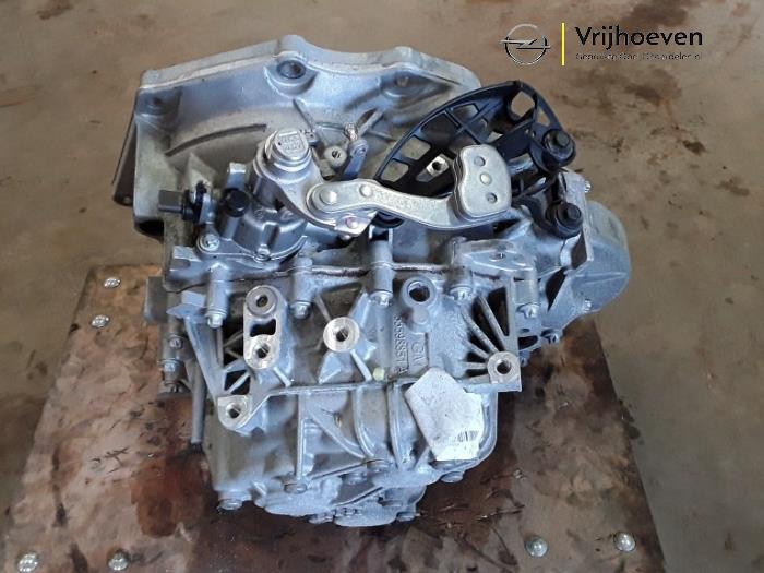 Gearbox from a Opel Insignia Sports Tourer 1.5 Turbo 16V 140 2018