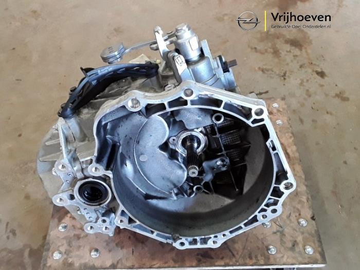Gearbox from a Opel Insignia Sports Tourer 1.5 Turbo 16V 140 2018