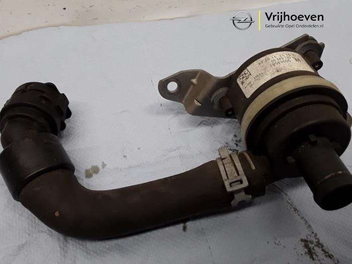 Begagnade Extra vattenpump Opel Cascada 1.6 SIDI Eco Turbo 16V Pris € 25,00 Marginaltabell erbjuds av Autodemontage Vrijhoeven B.V.