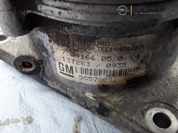 Brake servo vacuum pump from a Opel Cascada 1.6 SIDI Eco Turbo 16V 2014
