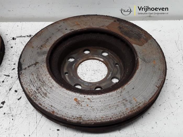 Front brake disc from a Opel Corsa E 1.4 16V 2016