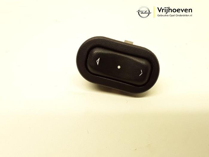 Electric window switch from a Opel Astra G (F67) 1.8 16V 2004