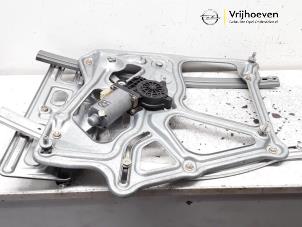 Używane Mechanizm szyby prawej tylnej wersja 2-drzwiowa Opel Astra G (F67) 1.8 16V Cena € 125,00 Procedura marży oferowane przez Autodemontage Vrijhoeven B.V.
