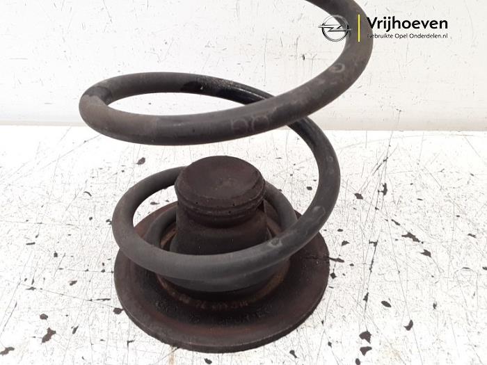 Rear coil spring from a Opel Astra G (F67) 1.8 16V 2004