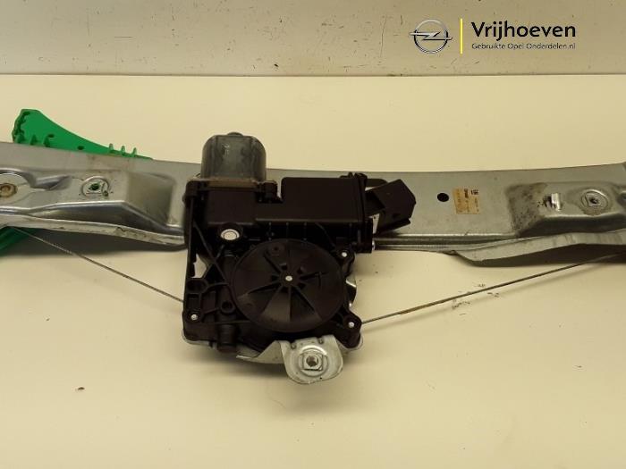 Mechanizm szyby prawej tylnej wersja 4-drzwiowa z Opel Astra J Sports Tourer (PD8/PE8/PF8) 1.6 16V 2015