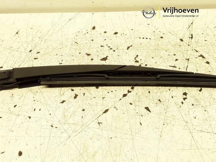 Rear wiper arm from a Opel Corsa E 1.2 16V 2015