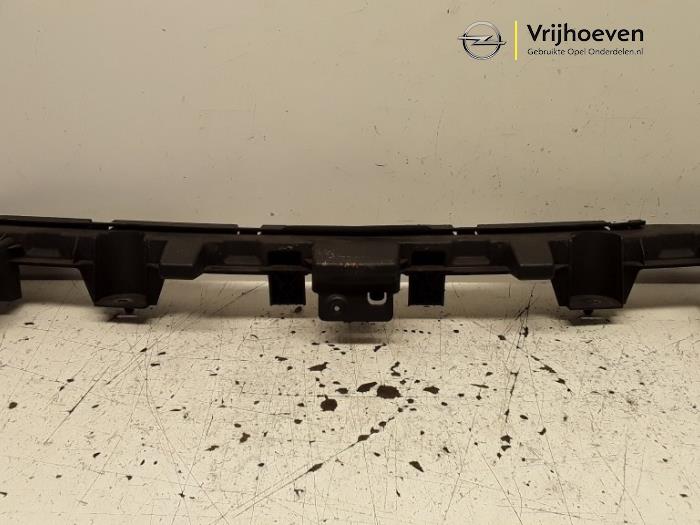 Front bumper, central component from a Opel Astra 2013