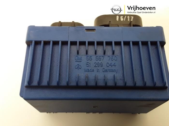 Glow plug relay Opel Corsa D 1.3 CDTi 16V ecoFLEX 55557760