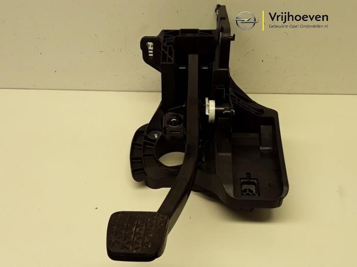 Brake pedal from a Opel Insignia Sports Tourer 1.5 Turbo 16V 140 2018
