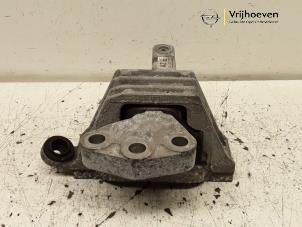 Engine mount from a Opel Insignia 2.0 CDTI 16V 130 Ecotec 2009