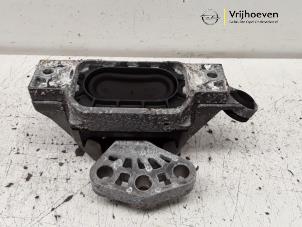 Engine mount from a Opel Insignia 2.0 CDTI 16V 130 Ecotec 2009