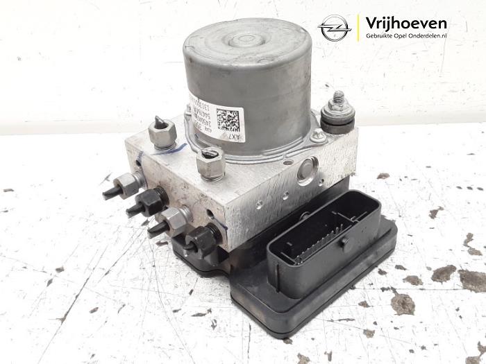 Begagnade ABS-pump Opel Karl 1.0 12V Pris € 60,00 Marginaltabell erbjuds av Autodemontage Vrijhoeven B.V.