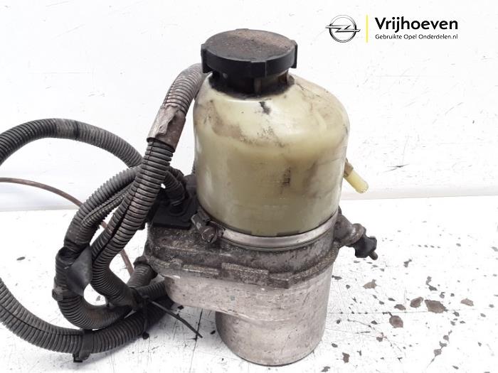 Power steering pump from a Opel Astra H (L48) 1.7 CDTi 16V 2005