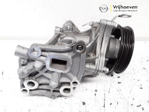 Usagé Pompe à eau Opel Astra K 1.0 SIDI Turbo 12V Prix € 120,00 Règlement à la marge proposé par Autodemontage Vrijhoeven B.V.