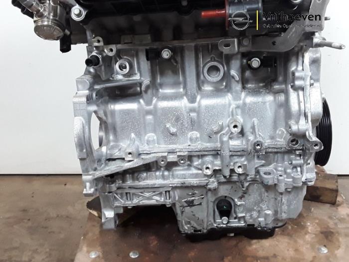 Engine from a Opel Astra K Sports Tourer 1.4 Turbo 16V 2019