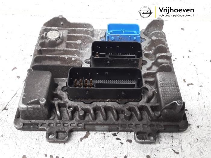 Used Engine management computer Opel Corsa E 1.3 CDTi 16V ecoFLEX Price € 100,00 Margin scheme offered by Autodemontage Vrijhoeven B.V.