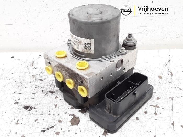 Usagé Bloc ABS Opel Karl 1.0 12V Prix € 70,00 Règlement à la marge proposé par Autodemontage Vrijhoeven B.V.