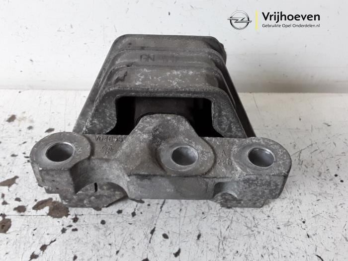 Used Engine mount Opel Vectra C Caravan 2.2 DIG 16V Price € 20,00 Margin scheme offered by Autodemontage Vrijhoeven B.V.