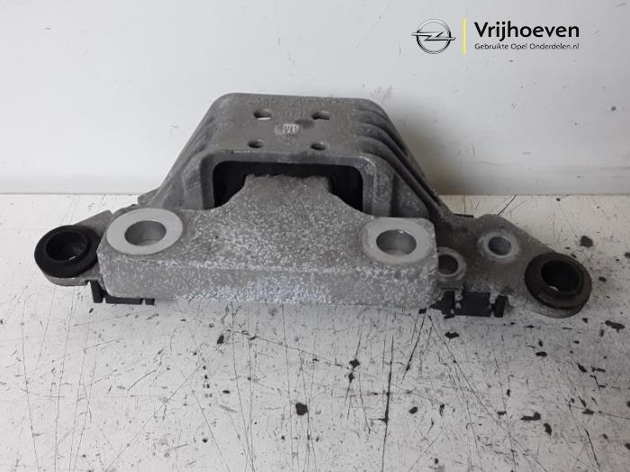 Usagé Support moteur Opel Astra K 1.4 Turbo 16V Prix € 20,00 Règlement à la marge proposé par Autodemontage Vrijhoeven B.V.