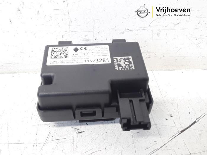 Central door locking module from a Opel Astra K Sports Tourer 1.4 Turbo 16V 2019
