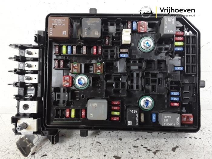 Fuse box from a Opel Astra K Sports Tourer 1.4 Turbo 16V 2019